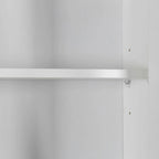 Grand garde-manger de cuisine avec portes vitrées